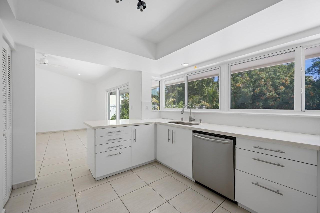 9515 Sw 118th Ct - Photo 5 of 28