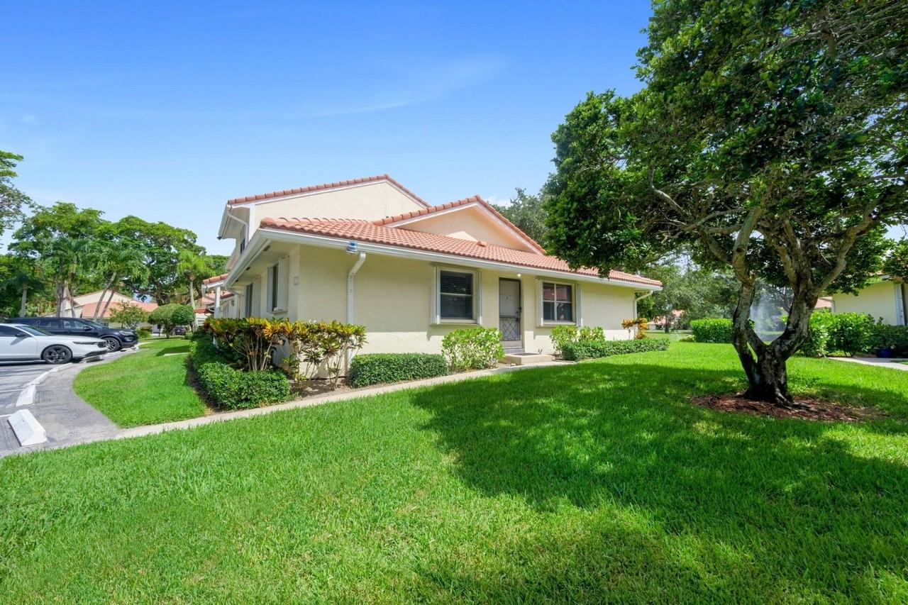 6371 Boca Cir - Photo 4 of 24