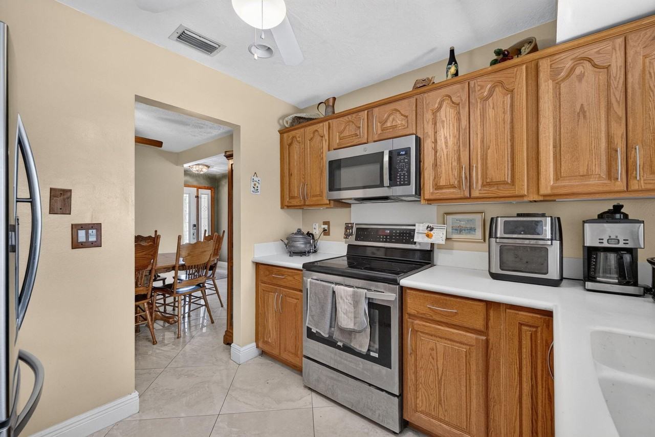 1362 Sw Knollwood Dr - Photo 7 of 39