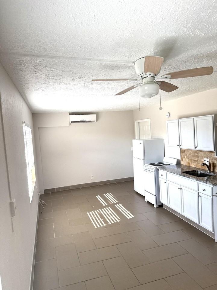 605 N Federal Hwy #14 - Photo 3 of 17