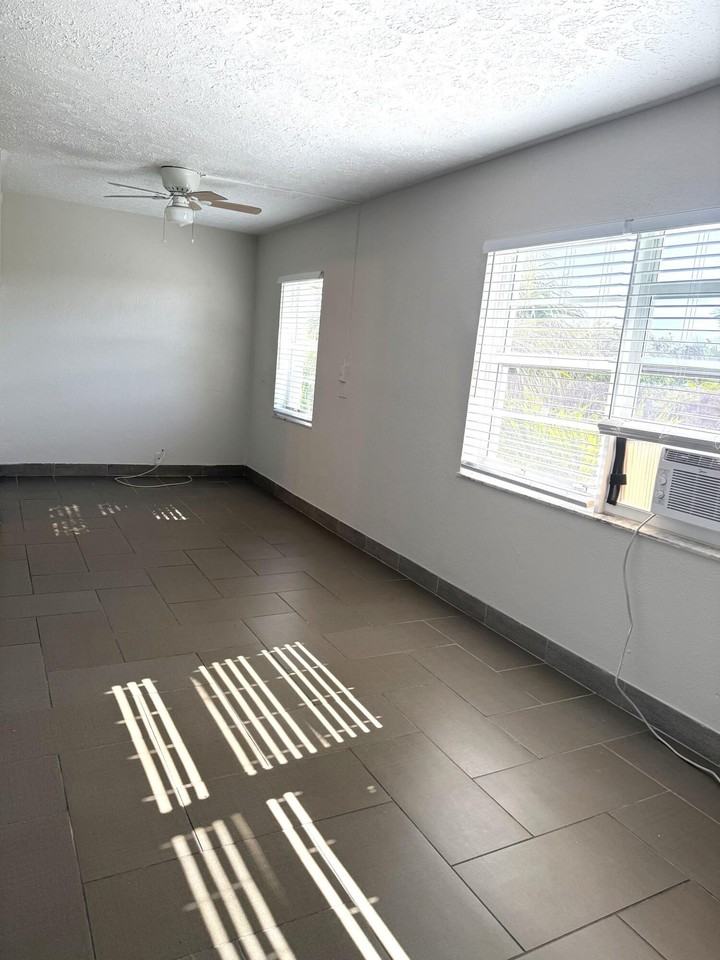 605 N Federal Hwy #14 - Photo 6 of 17