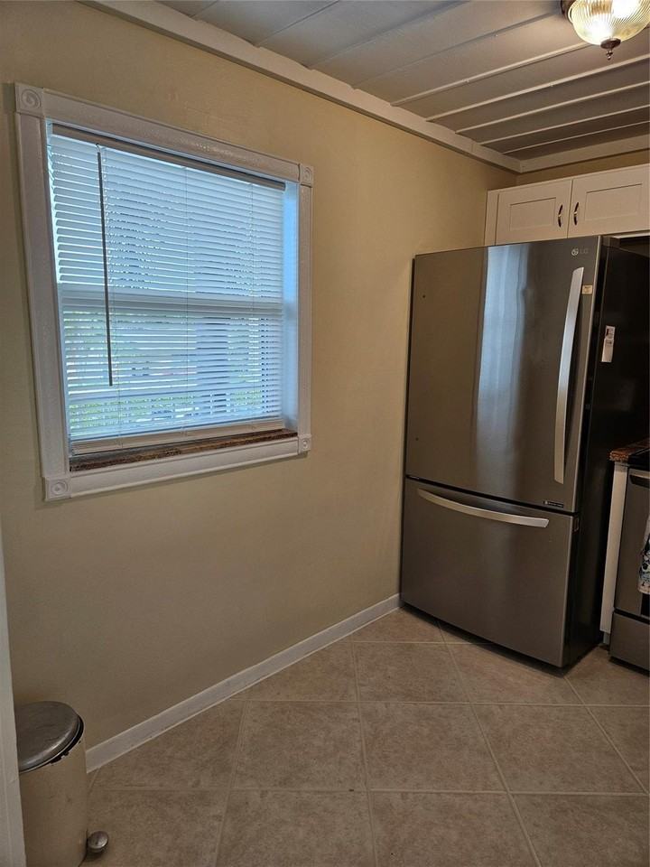300 Ne 26th Ave - Photo 2 of 10