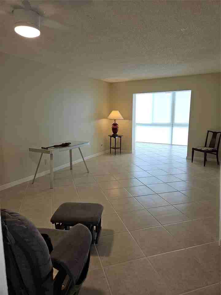 300 Ne 26th Ave - Photo 4 of 10
