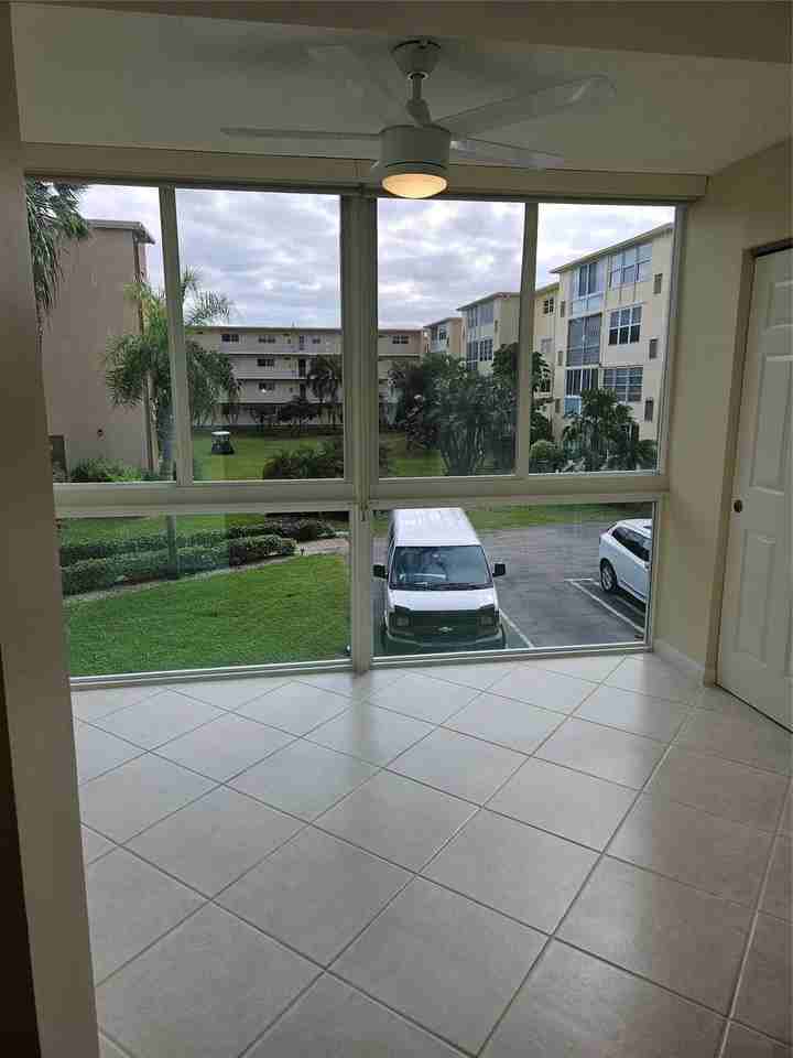 300 Ne 26th Ave - Photo 6 of 10