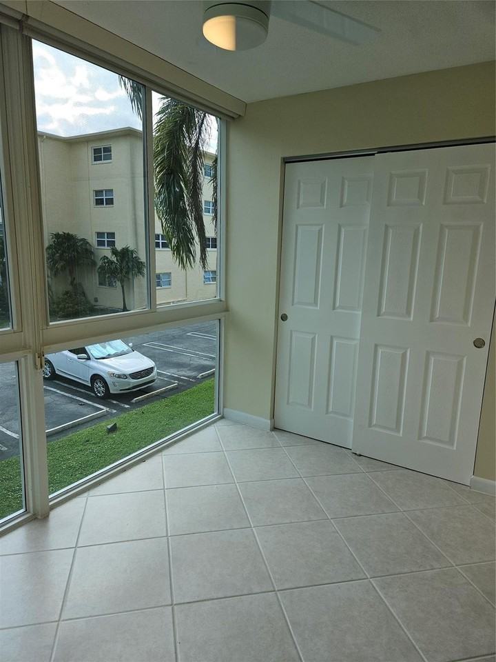 300 Ne 26th Ave - Photo 7 of 10