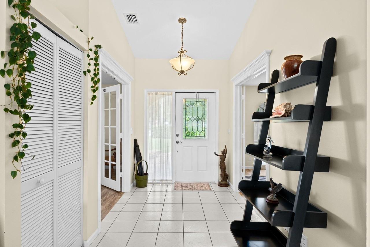 1707 Primrose Ln - Photo 5 of 50
