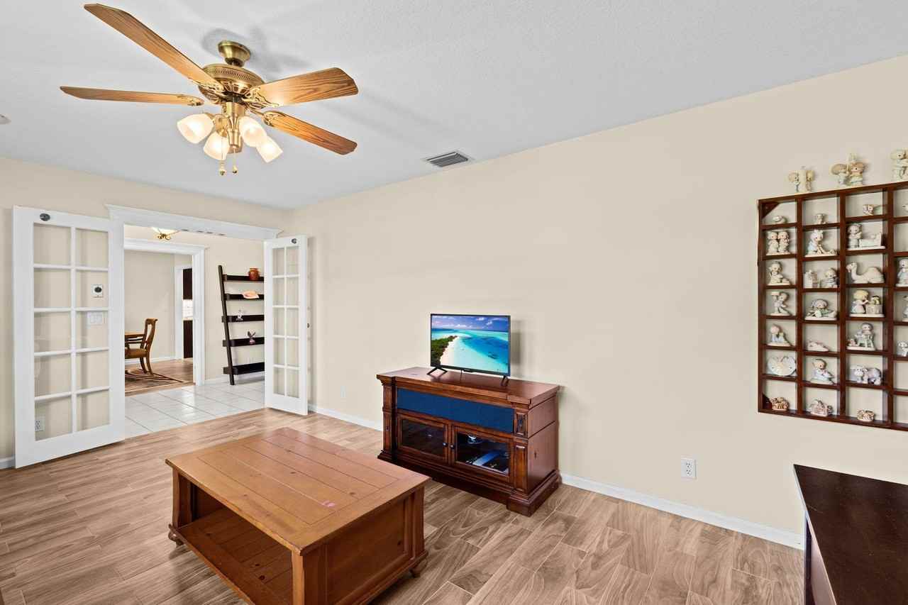 1707 Primrose Ln - Photo 7 of 50