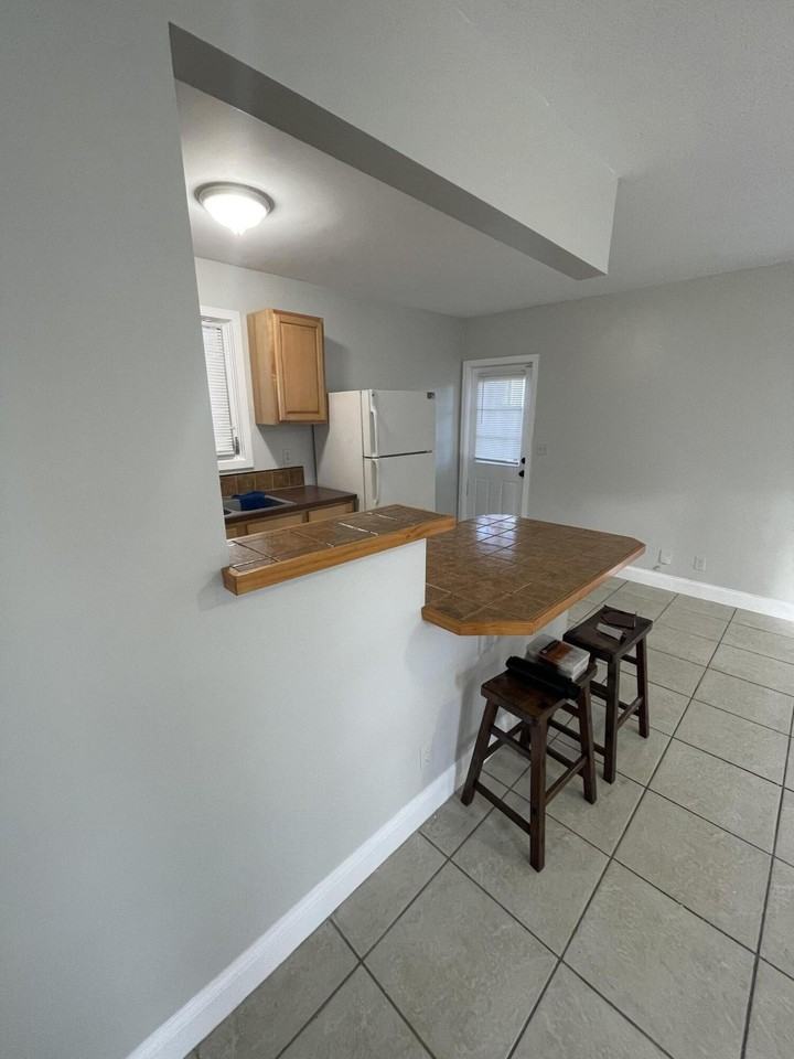 623 Selkirk St #B - Photo 2 of 14