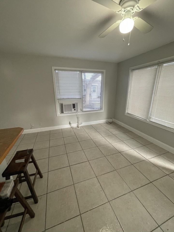 623 Selkirk St #B - Photo 3 of 14
