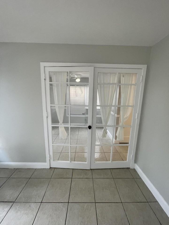 623 Selkirk St #B - Photo 4 of 14