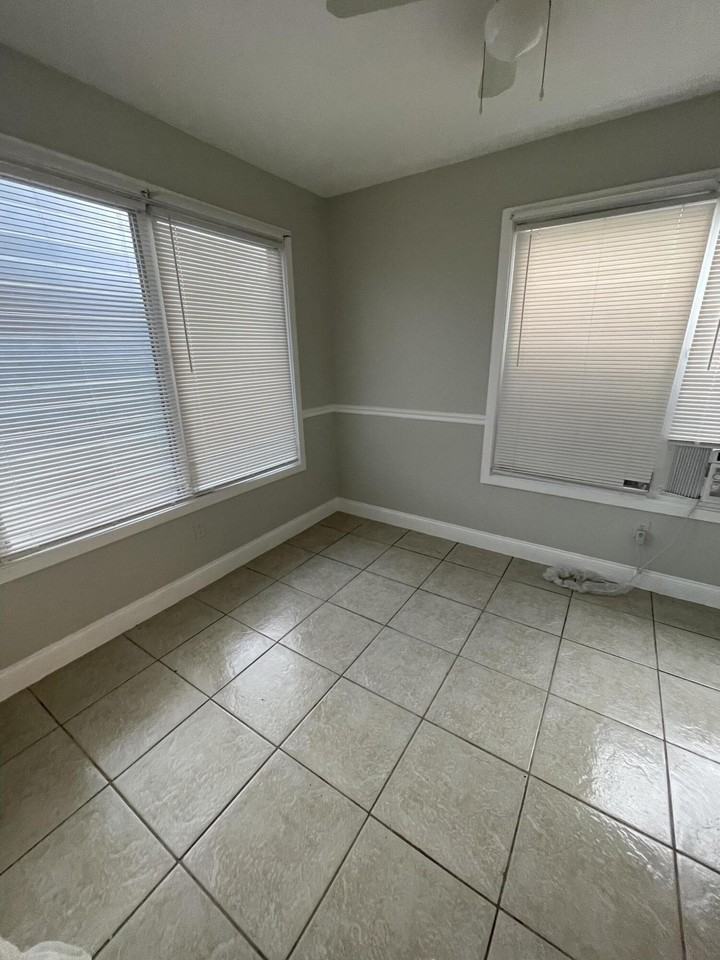 623 Selkirk St #B - Photo 5 of 14