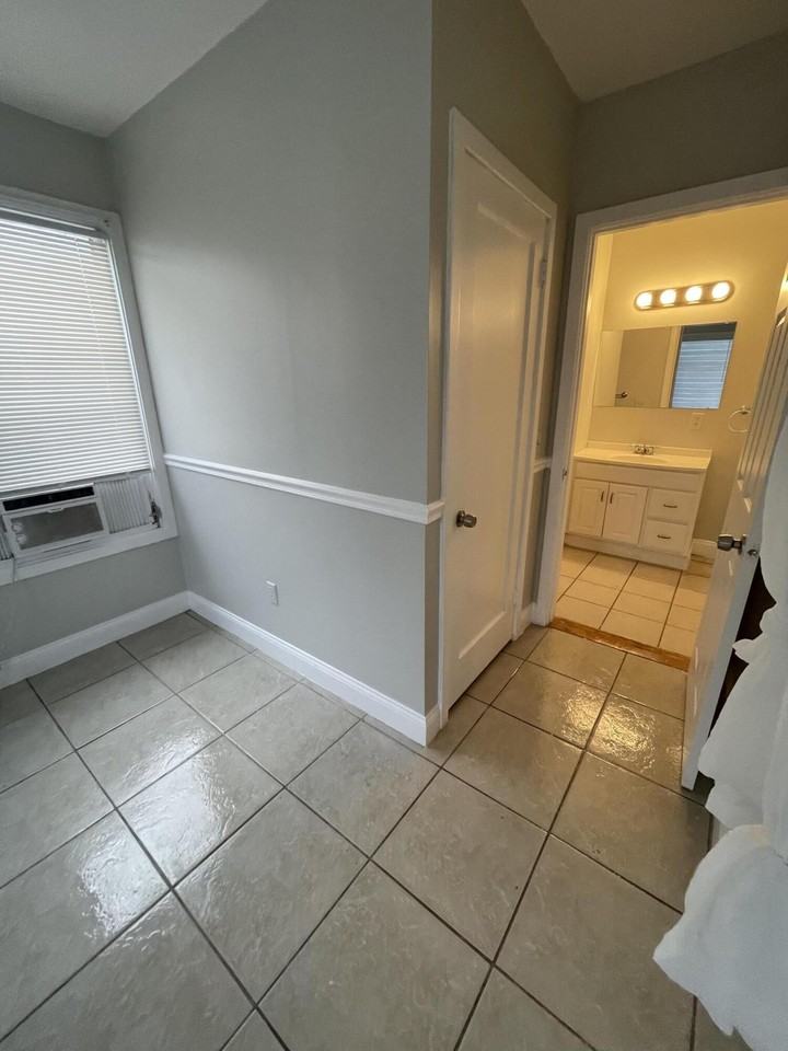 623 Selkirk St #B - Photo 6 of 14
