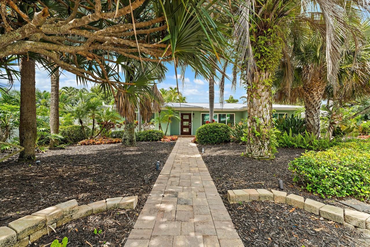 440 Jupiter Ln - Photo 4 of 33