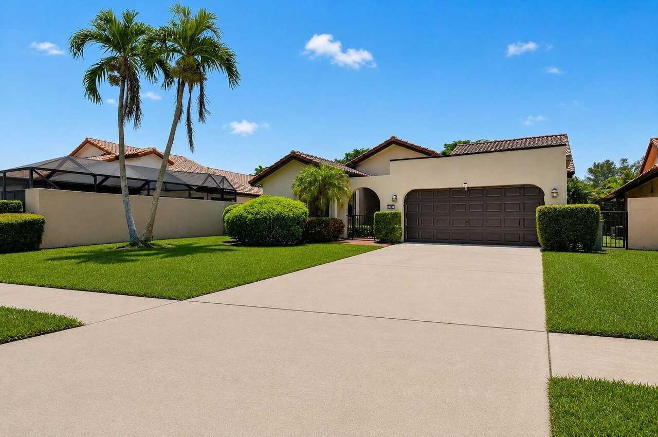 7690 Solimar Cir - Photo 3 of 31