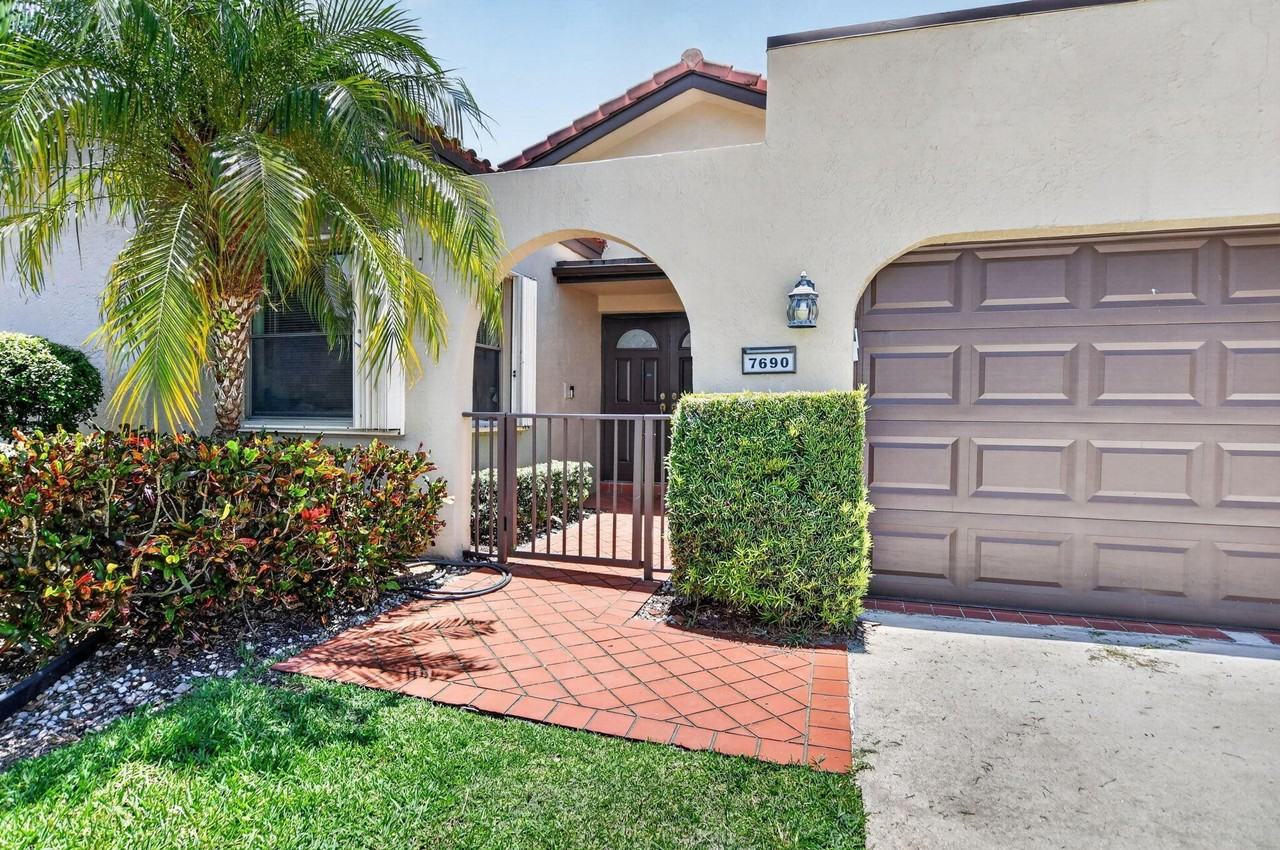 7690 Solimar Cir - Photo 4 of 31