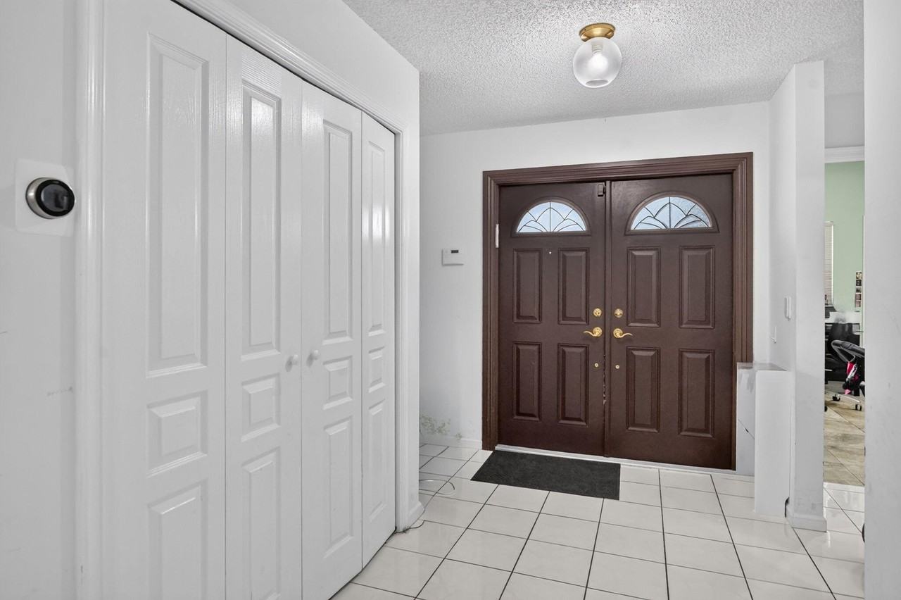 7690 Solimar Cir - Photo 6 of 31