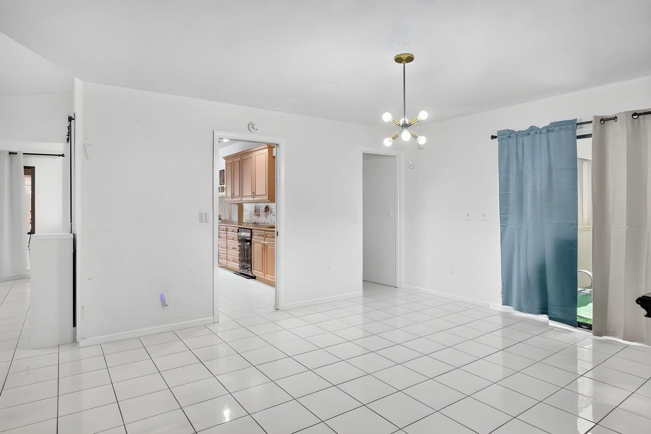 7690 Solimar Cir - Photo 7 of 31