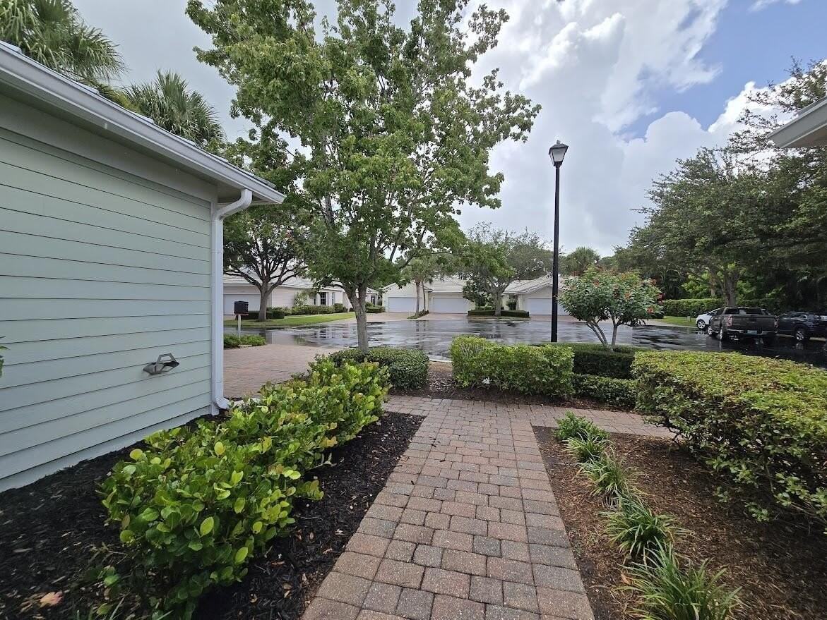 1463 Se Tidewater Pl - Photo 4 of 34