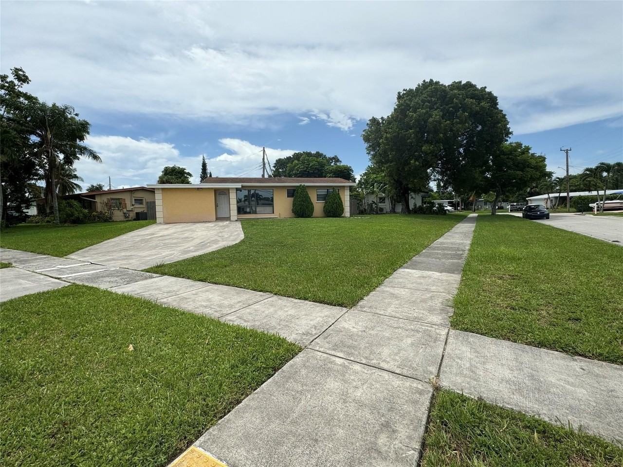 6101 Nw 18th St - Photo 3 of 21