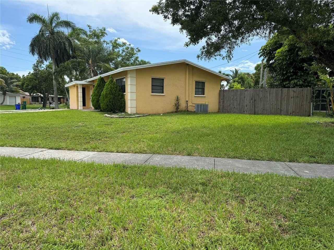 6101 Nw 18th St - Photo 4 of 21
