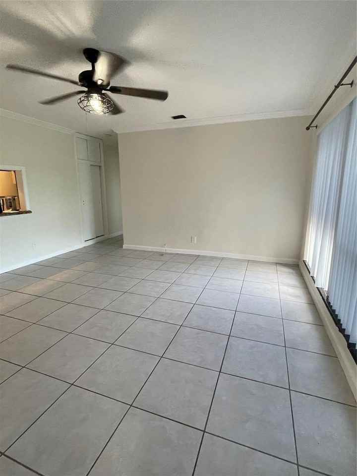 6101 Nw 18th St - Photo 5 of 21