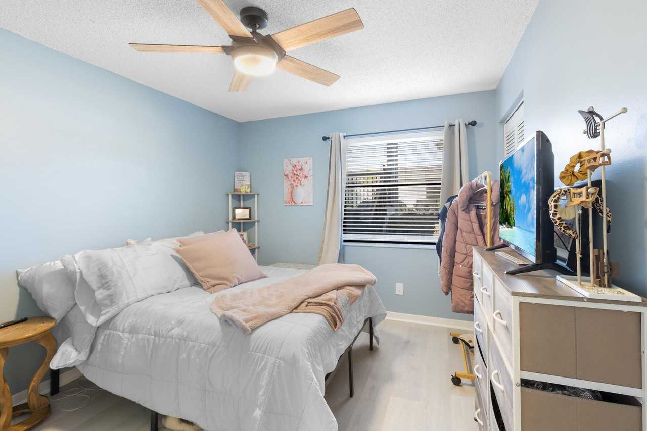 1270 Se Parkview Pl #B5 - Photo 3 of 38
