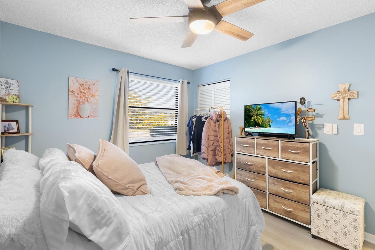 1270 Se Parkview Pl #B5 - Photo 4 of 38