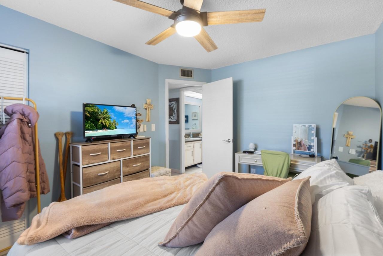 1270 Se Parkview Pl #B5 - Photo 5 of 38