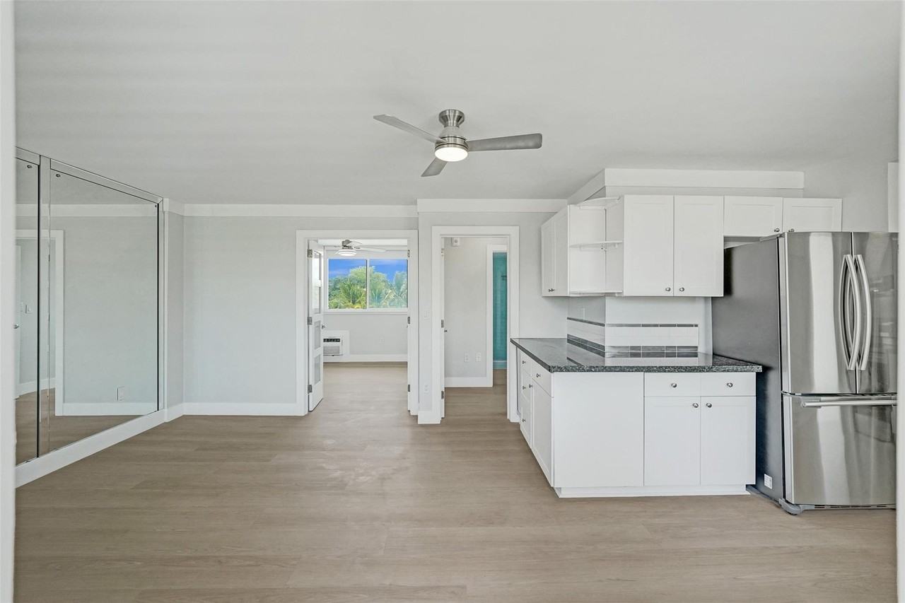 2400 Ne 9th St #304 - Photo 3 of 29