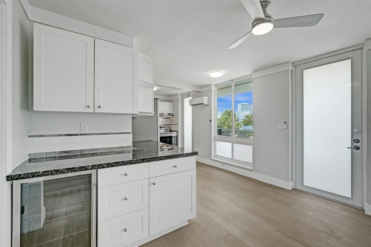 2400 Ne 9th St #304 - Photo 6 of 29
