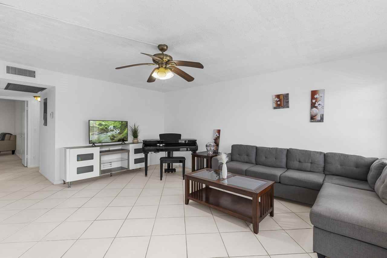 3028 Harwood D - Photo 2 of 32