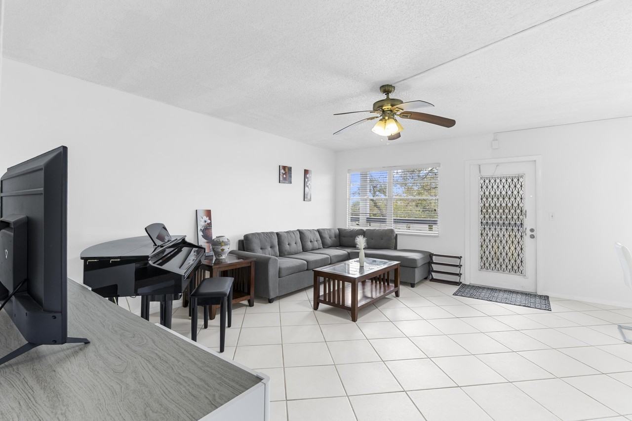 3028 Harwood D - Photo 4 of 32