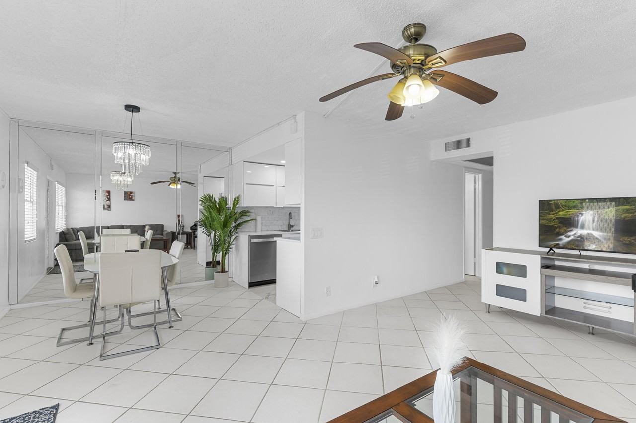 3028 Harwood D - Photo 6 of 32