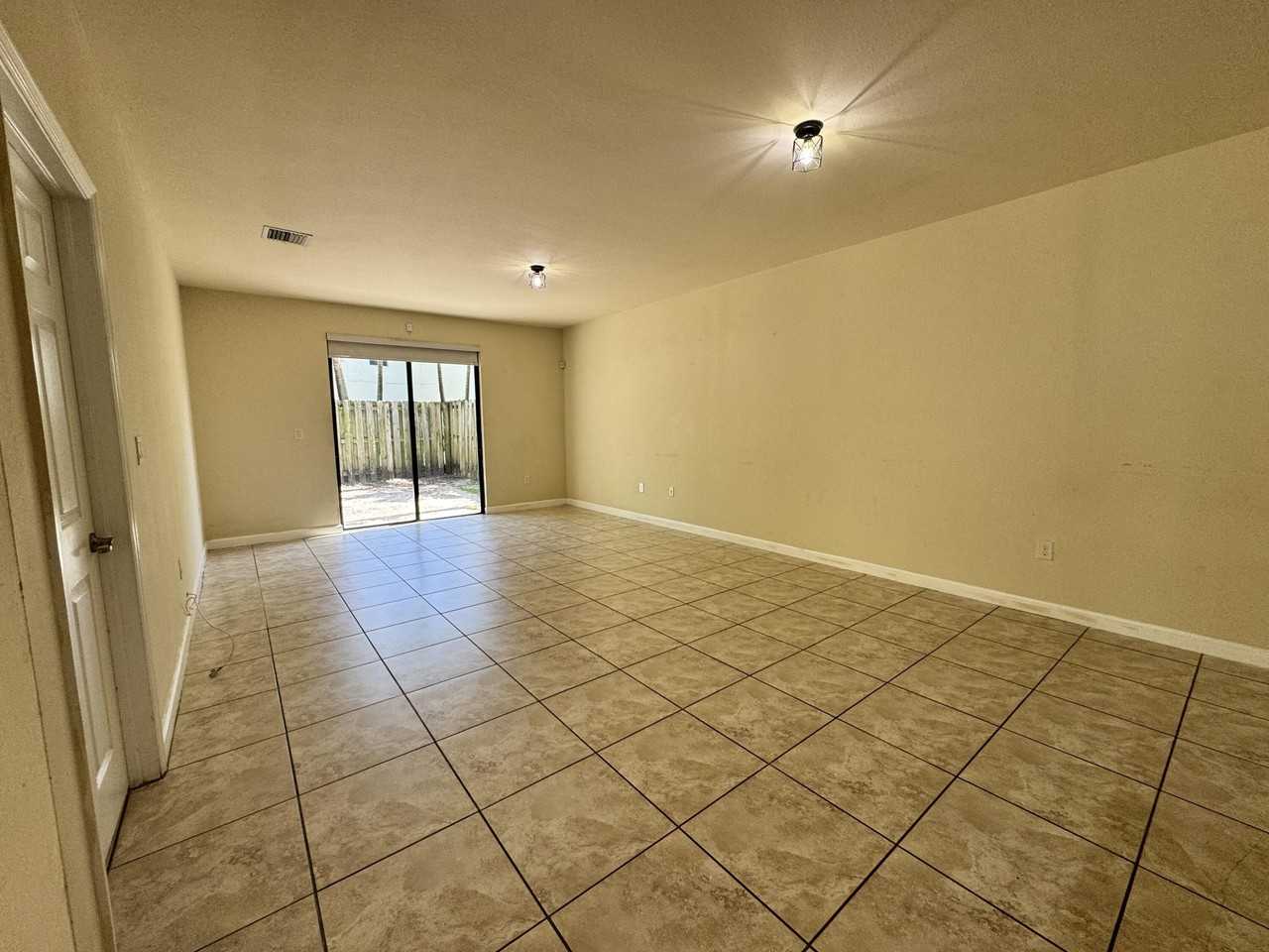 9136 Sw 227th Ter #9136 - Photo 3 of 10