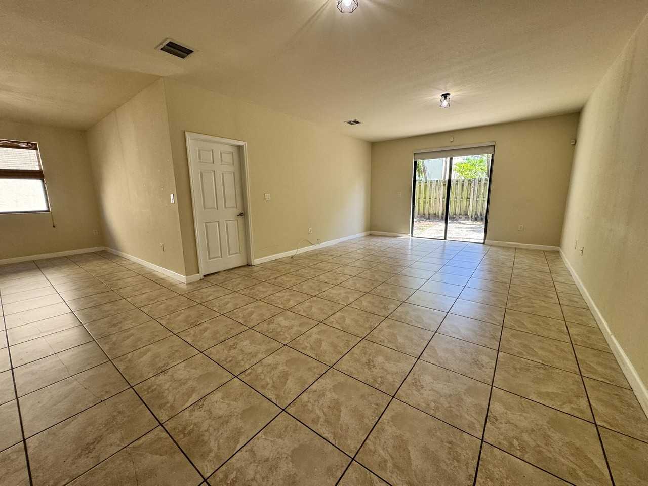 9136 Sw 227th Ter #9136 - Photo 4 of 10