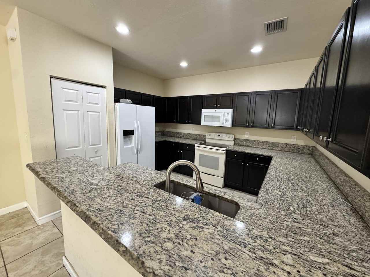 9136 Sw 227th Ter #9136 - Photo 5 of 10