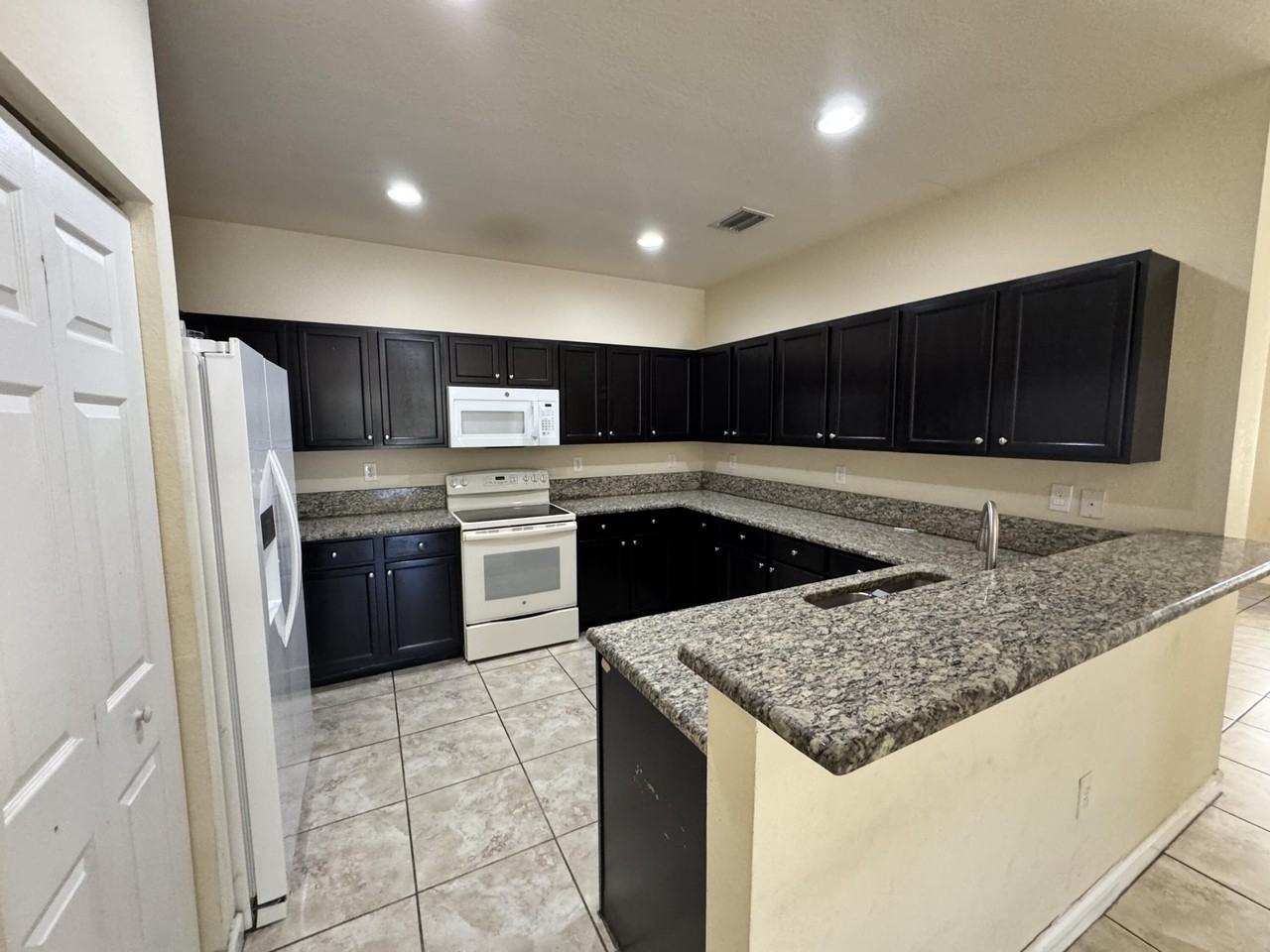 9136 Sw 227th Ter #9136 - Photo 6 of 10