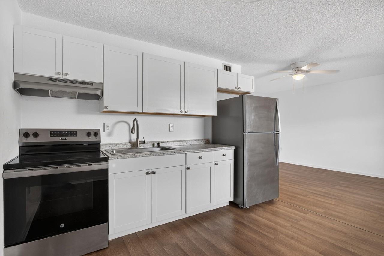 1300 Nw 2nd Ave #12 - Photo 3 of 11