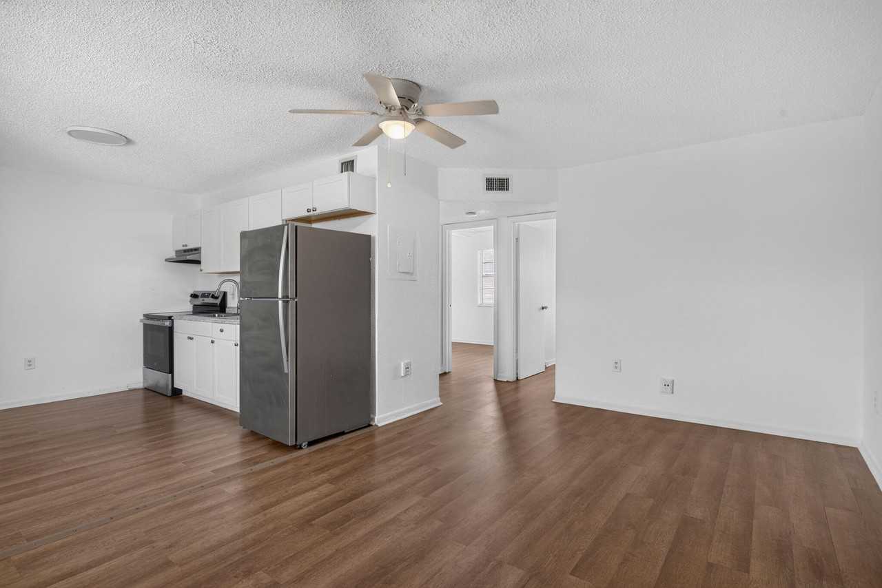 1300 Nw 2nd Ave #12 - Photo 4 of 11