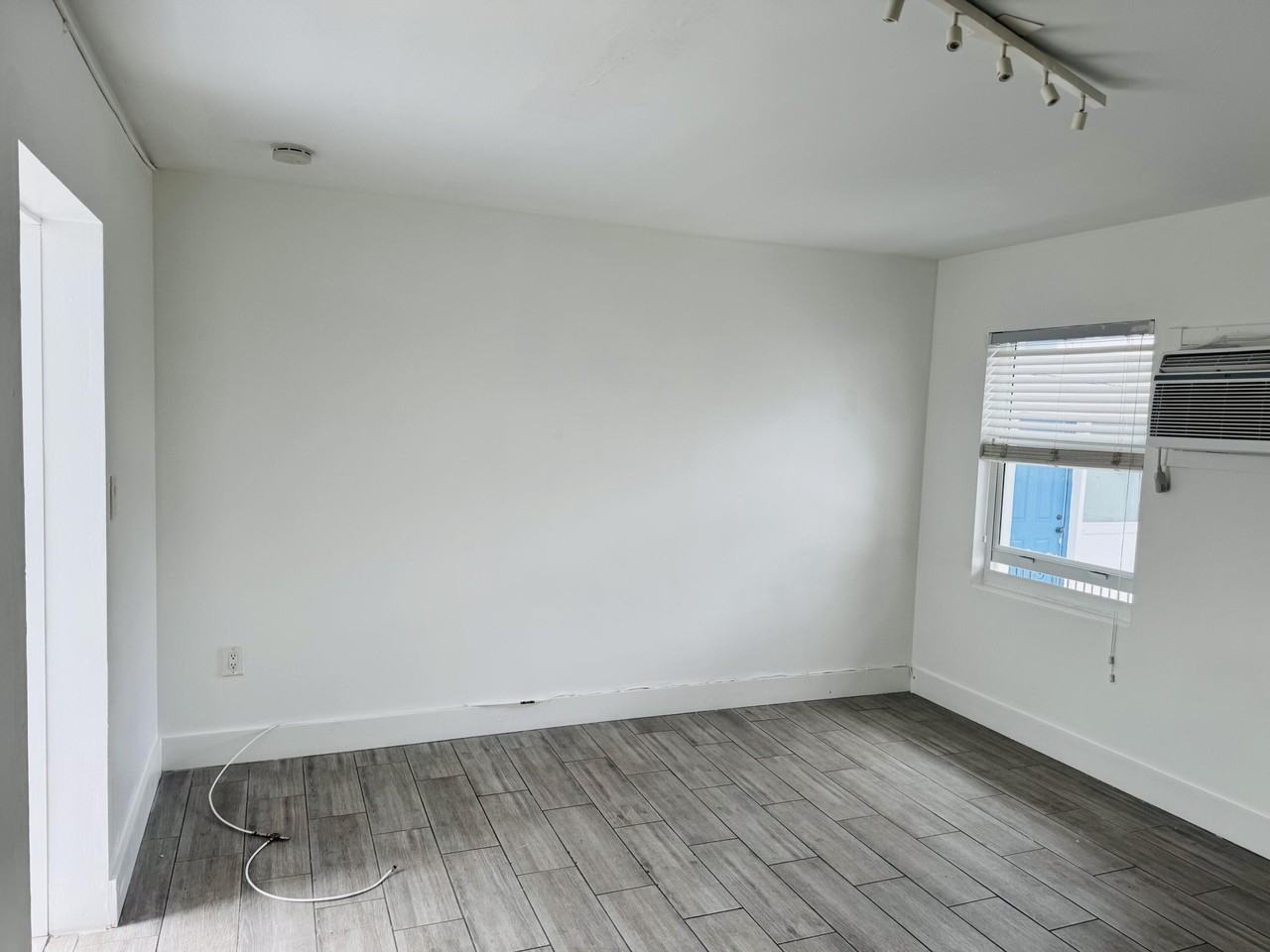 7910 Abbott Ave #6 - Photo 4 of 12