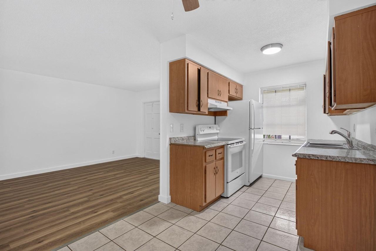 2391 Ne 11th Ct - Photo 3 of 11