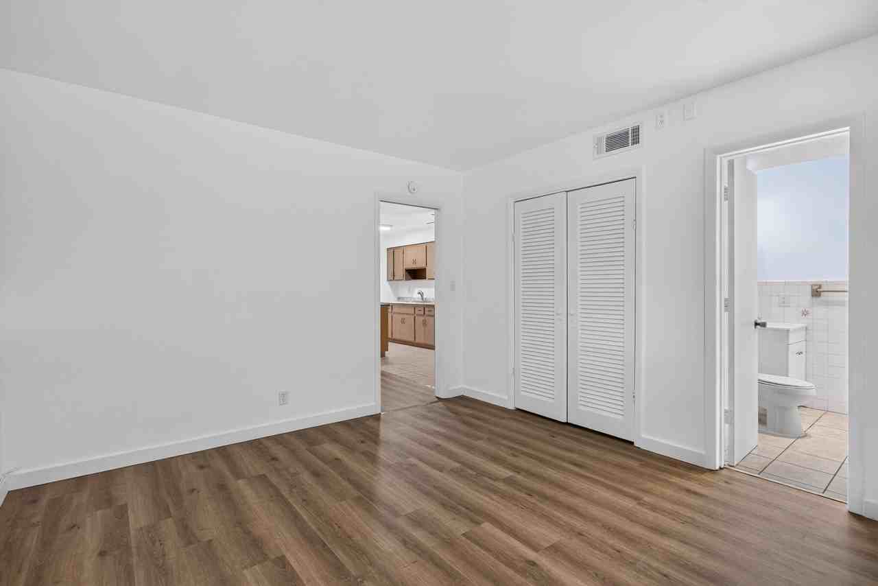 2391 Ne 11th Ct - Photo 6 of 11
