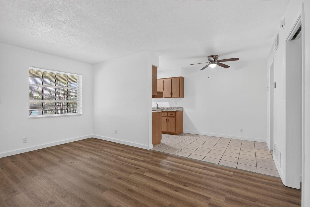 2391 Ne 11th Ct - Photo 7 of 11