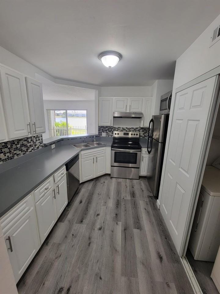 3465 Nw 44th St #106 - Photo 3 of 16