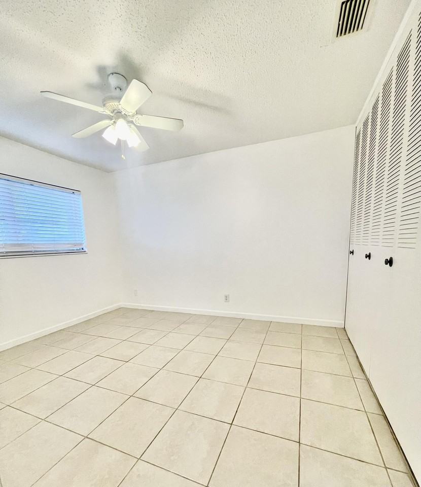2521 Emory Dr W #F - Photo 5 of 15