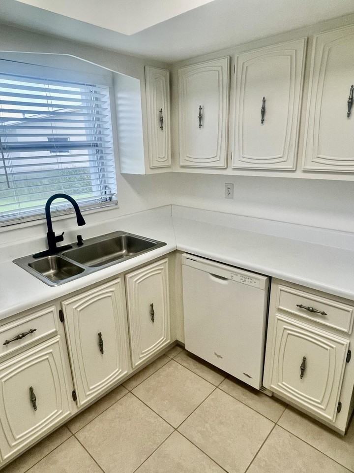 2521 Emory Dr W #F - Photo 7 of 22
