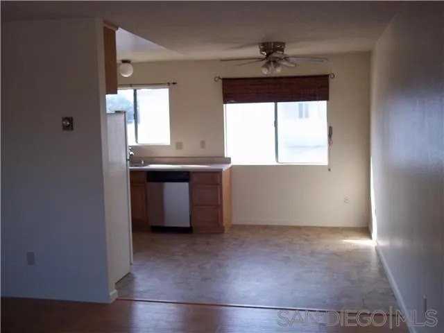 930 Ebony Ave - Photo 3 of 7