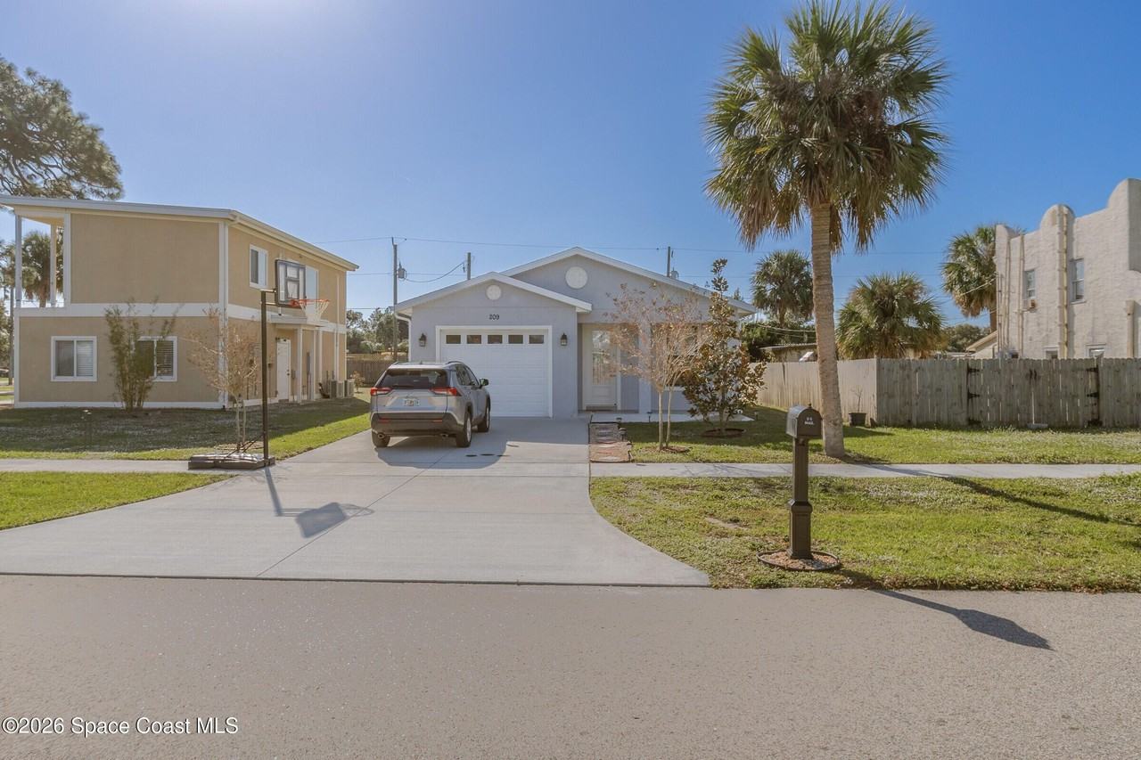 209 E Avenue B - Photo 2 of 47