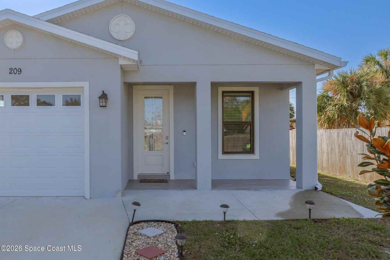 209 E Avenue B - Photo 3 of 47