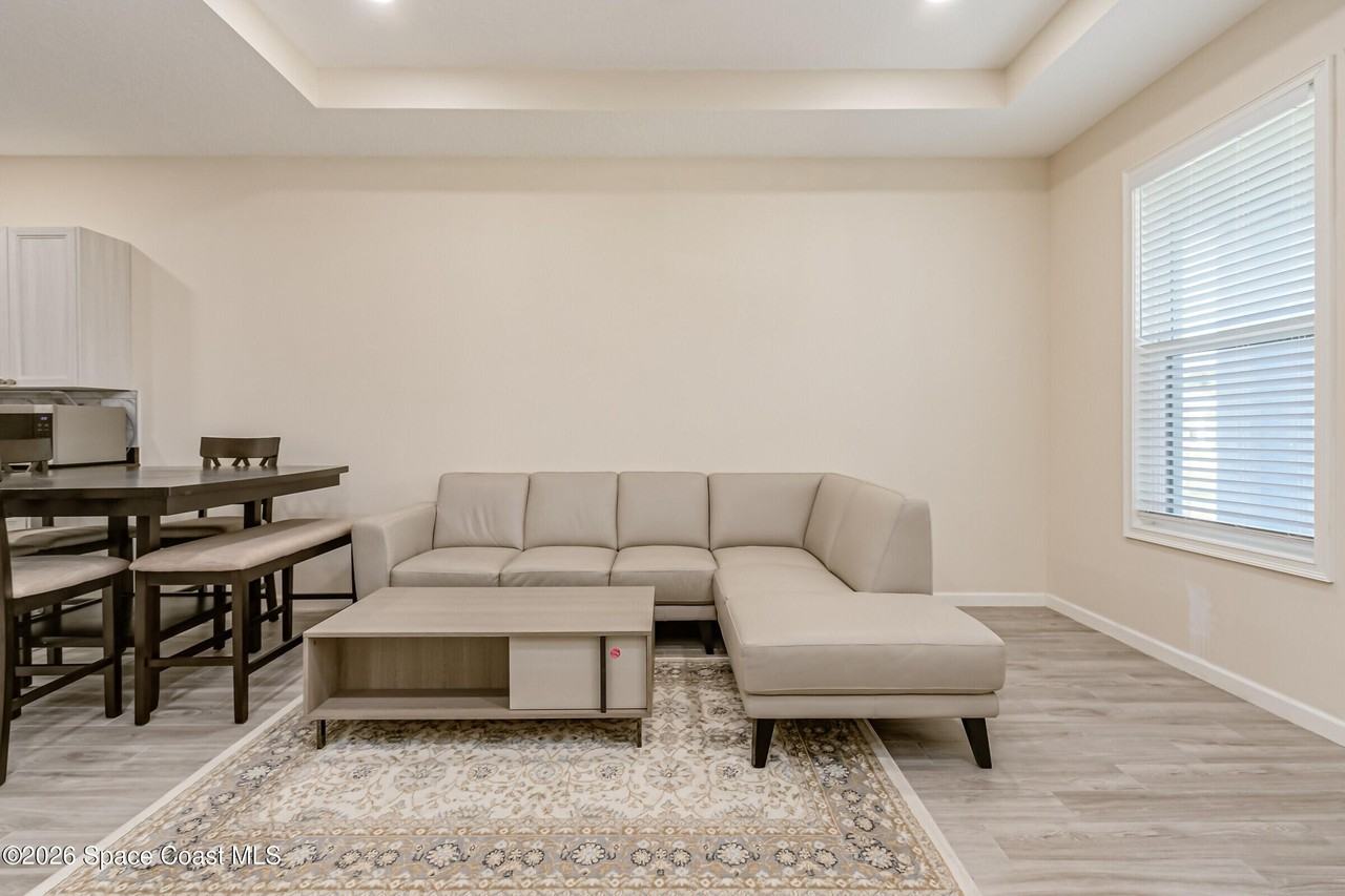 209 E Avenue B - Photo 6 of 47